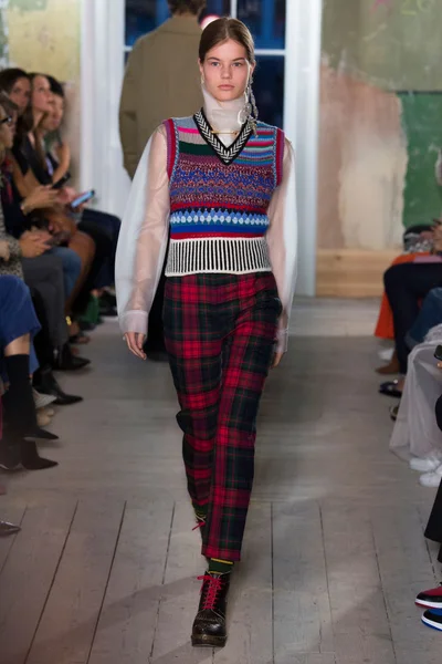 Look 27